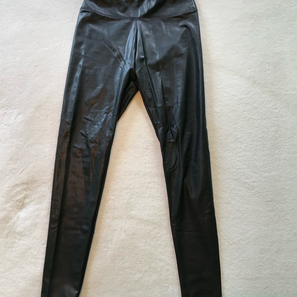 Wild Fable black liquid leggings in a small.